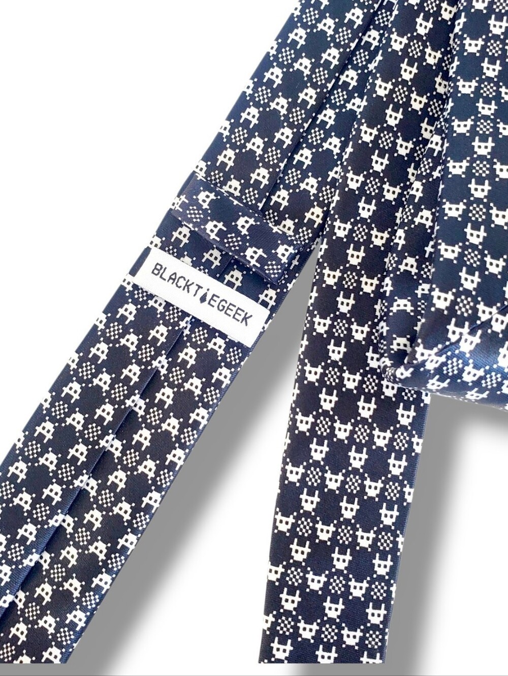 BLACK TIE GEEK Space Invader Video Game 80's Arcade Men's Skinny Neck Tie